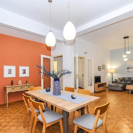 The Elegant. Spacious City Center Apartment. Ираклион Экстерьер фото